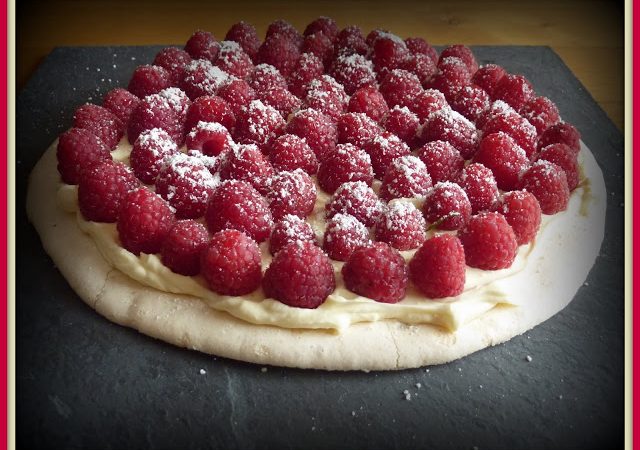 Dessert Tarte macaron framboises