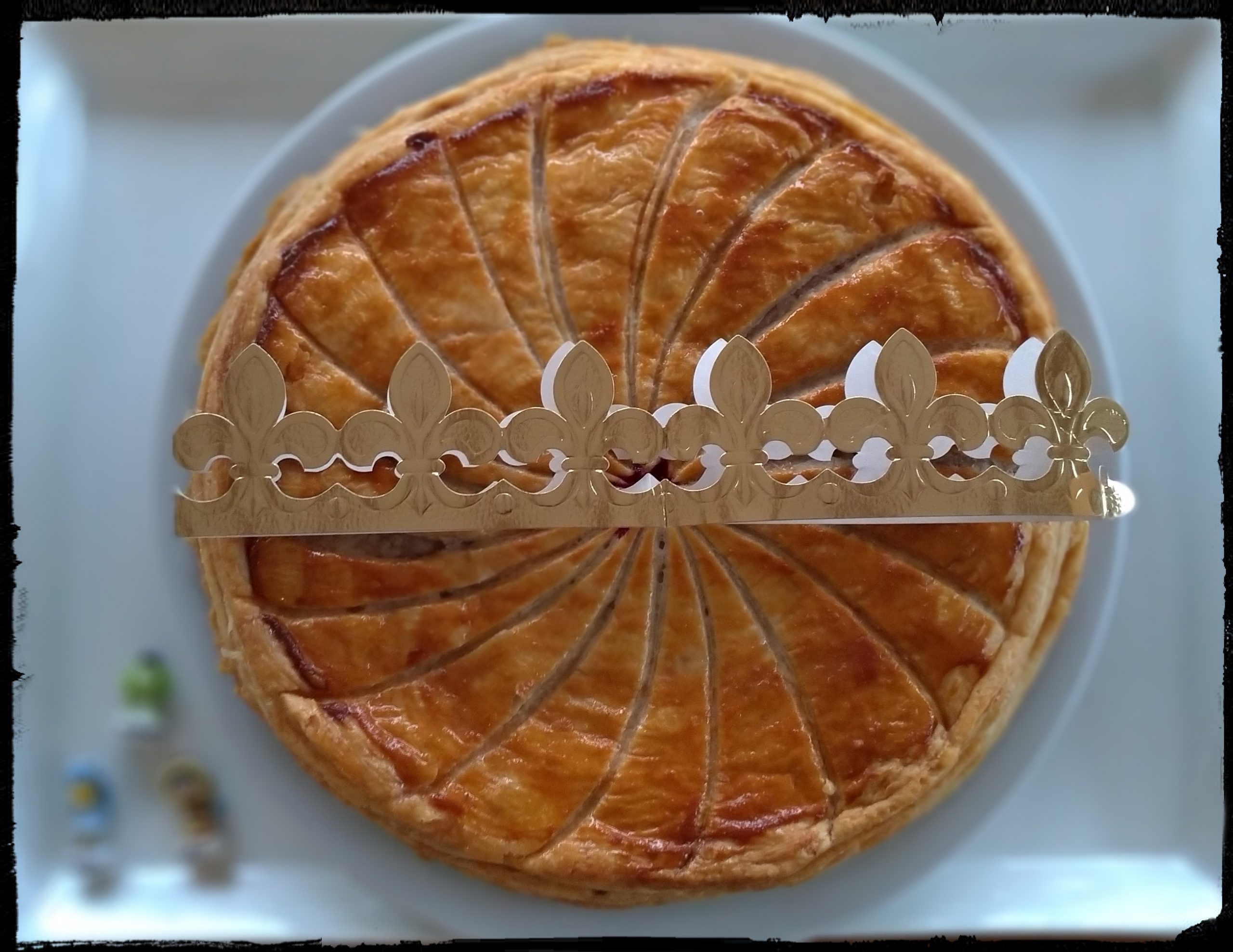 Galette des rois/reine sésame noir et framboise (précommandes seulemen